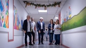 Un proyecto de humanizaci&oacute;n del HUC transforma la planta de UCI Neonatal y Pedi&aacute;trica con creatividad infantil