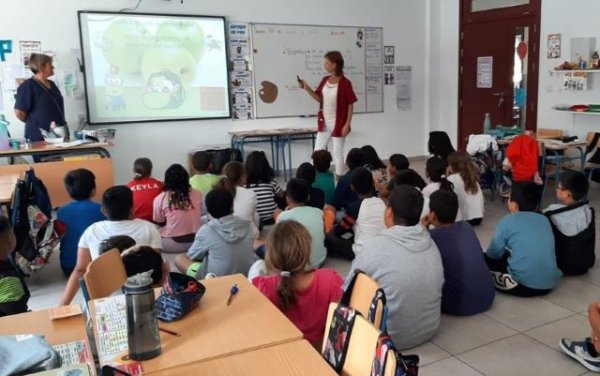 Profesionales del Área de Salud de Fuerteventura promocionan la alimentación saludable entre el alumnado