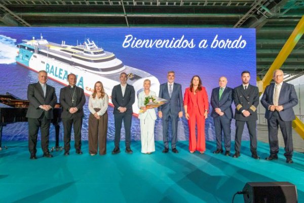 Bale&agrave;ria Canarias presenta el nuevo &lsquo;fast ferry Mercedes Pinto&rsquo; que mejora la conectividad entre las islas capitalinas y Fuerteventura