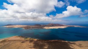 Transición Ecológica encarga los estudios para el proyecto de descarbonización de La Graciosa