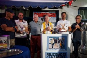 El Real Club N&aacute;utico de Arrecife homenaje&oacute; a sus campeones del mundo de Snipe en Cascais (Portugal)