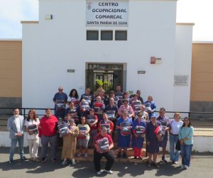 Entrega de nuevos uniformes al Centro Ocupacional Comarcal Santa Mar&iacute;a de Gu&iacute;a para la pr&oacute;xima temporada