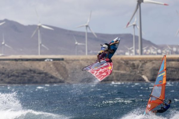 El canario Liam Dunkerbeck se corona en sub20 en Pozo Izquierdo