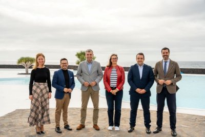 El vicepresidente del Gobierno de Canarias, Manuel Dom&iacute;nguez, presenta en Lanzarote el Plan de Respaldo al Aut&oacute;nomo