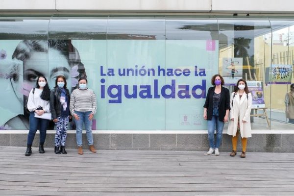 La exposición fotográfica ‘Enfoque Violeta’ financiada por el Cabildo visibiliza a mujeres deportistas y fomenta el deporte igualitario