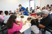 Talleres de Cata y Armon&iacute;a de Quesos y Vino este s&aacute;bado en el Mercado de Gu&iacute;a dentro del programa de la fiesta del Queso 2026