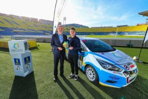 Francisco Castellano recibe y felicita al piloto grancanario Armiche Mendoza, supercampeón de España de Rallies en la clase N3
