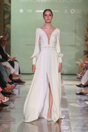 Los diseños de inspiración canaria de Hannibal Laguna abren el desfile Bridal Collection Gran Canaria Moda Cálida