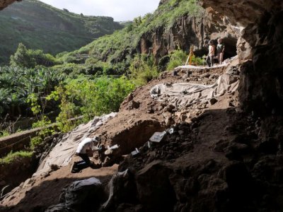 El Gobierno garantiza la continuidad de la investigaci&oacute;n arqueol&oacute;gica en la Cueva de El Tendal