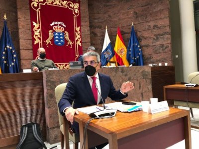 Canarias paga a sus proveedores en la mitad del plazo legal previsto