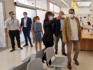 Blas Trujillo visita el nuevo Consultorio Local de Playa de Mog&aacute;n