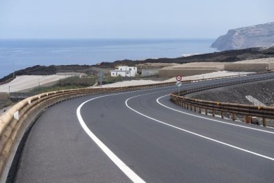 Entra en servicio la carretera de La Costa que restituye la movilidad en el Valle de Aridane tras la erupci&oacute;n