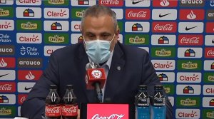 La esperada eliminaci&oacute;n del mundial desata una guerra en el f&uacute;tbol chileno