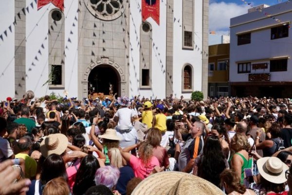 El ‘repique de campanas’ de La Aldea anuncia la llegada de los días más populares de las Fiestas del Charco 2025