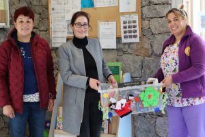 El rincón de la biblioteca de la Escuelita de Valleseco se nutre de una amplia selección de libros