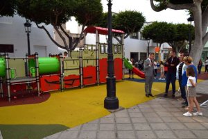 G&aacute;ldar renueva los parques infantiles de la Plaza de los Faycanes y los d&uacute;plex del Faro de Sardina