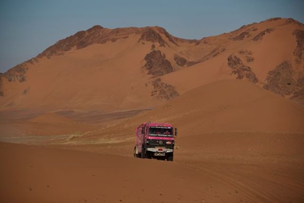 Dakar 24: El Elefante Rosa conquista las dunas: Una jornada de pura adrenalina en el Dakar 2024