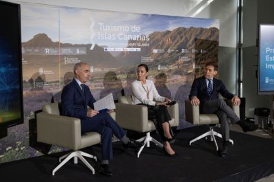 El sector tur&iacute;stico de Canarias aporta 21.424 millones de euros, un 36,8% al PIB regional