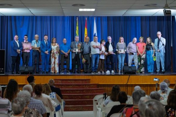Gáldar: ¡Gratitud en Barrial! Adultos mayores protagonizan una emotiva celebración