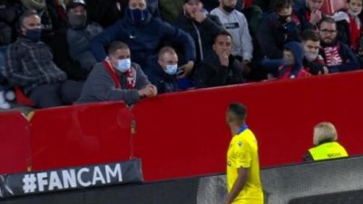 Akapo, defensa del C&aacute;diz, denuncia a un aficionado: "Me ha llamado mono"