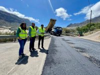 El Cabildo asfalta 5km de la carretera GC-200 en la Aldea de San Nicolás