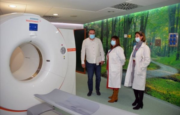 Blas Trujillo visita el nuevo PET-CT de Medicina Nuclear del Hospital Insular de Gran Canaria