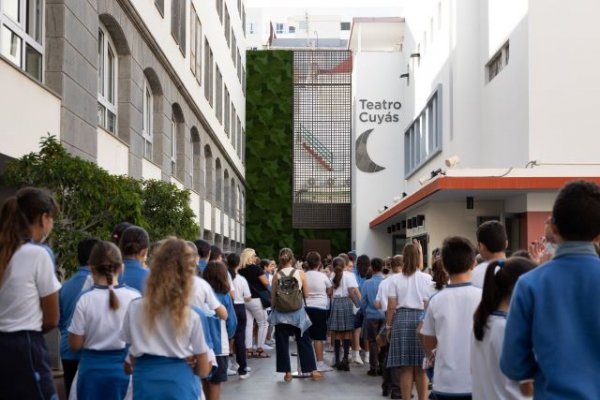 Más de 2.500 escolares se dan cita en el Teatro Cuyás para disfrutar del premiado ‘Loop’