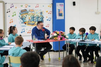 Educaci&oacute;n promueve un proyecto pionero de radios escolares en el que participan m&aacute;s de doscientos docentes
