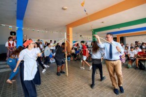 Poli Suárez celebra el Día de Canarias con la comunidad educativa del IES Franchy Roca