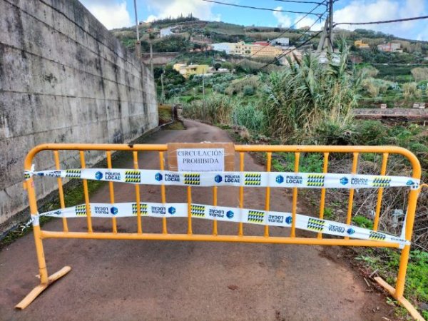 Guía: La aparición de una cueva bajo la carretera de Hoya del Pedregal obliga al cierre total de esta vía de las medianías guienses