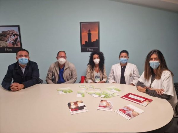 El &Aacute;rea de Salud de El Hierro mantiene una jornada de trabajo con la Asociaci&oacute;n de Ostomizados de Tenerife