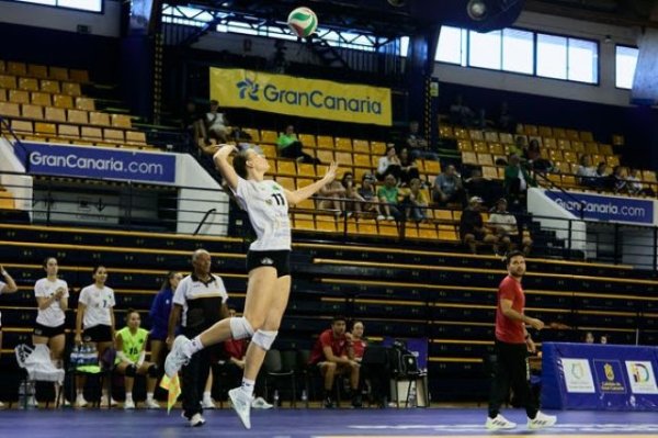 Voleibol Femenino: El CV Sayre Centro Comercial la ballena visita al CVB Barça en una jornada clave