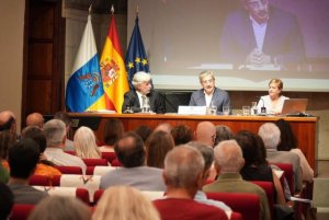 Rodríguez sitúa como un logro colectivo que los canarios presuman hoy de su habla ante el resto del mundo