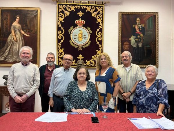 Rosario Álvarez asume su tercer mandato como presidenta de la Real Academia Canaria de Bellas Artes