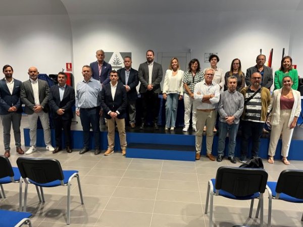 Tenerife: Encuentro de Industria y dirigentes de Femete con profesorado y alumnado del CIFP La Laguna