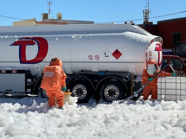 La Consejería de Presidencia forma a bomberos del Consorcio de Tenerife en la intervención de mercancías peligrosas