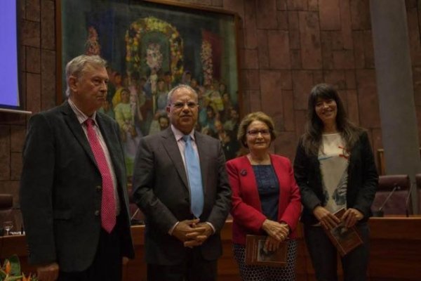 La historiadora Gloria Díaz presenta la segunda edición de su libro ‘Los Pescantes de La Gomera’