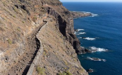 La Gomera: El Cabildo finaliza la limpieza de la carretera de acceso a Puntallana