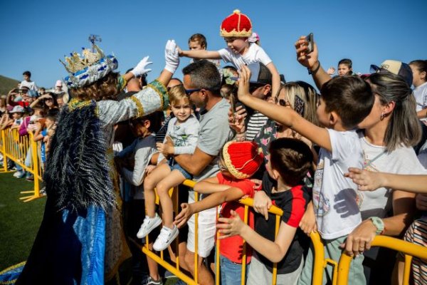 Gáldar: La magia del 5 de enero con la tradicional llegada de SSMM los Reyes Magos a Barrial y la posterior Gran Cabalgata