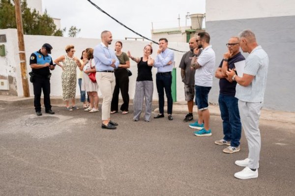 Teodoro Sosa y Julio Mateo visitan Barranquillo del Vino para conocer a su nueva Asociaci&oacute;n de Vecinos