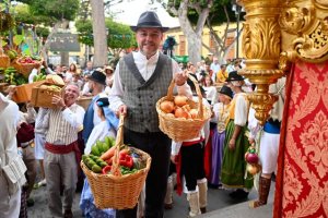 La Romería llena de música y tradición las calles del casco histórico de Gáldar