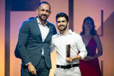 Juan Fernando Quesada Ruiz se proclama ganador de Voces de G&aacute;ldar 2023