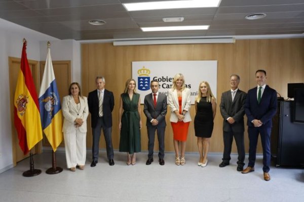 Esther Monzón preside la toma de posesión seis altos cargos de su departamento