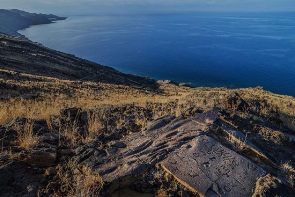 Un taller explora las ‘Huellas del pasado’ a través de los cinco sentidos en El Hierro