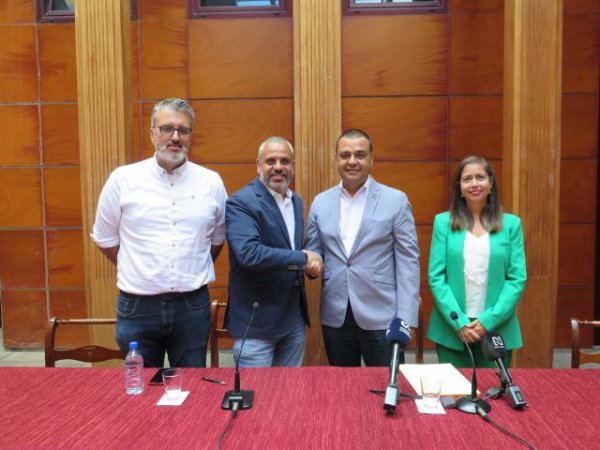 Juntos por Gu&iacute;a-Nueva Canarias y PSOE firmaron hoy el pacto para gobernar en el Ayuntamiento de Gu&iacute;a