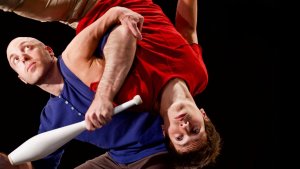 ‘LAZUZ’, un espectáculo que fusiona nuevas técnicas influenciadas del circo nórdico y francés