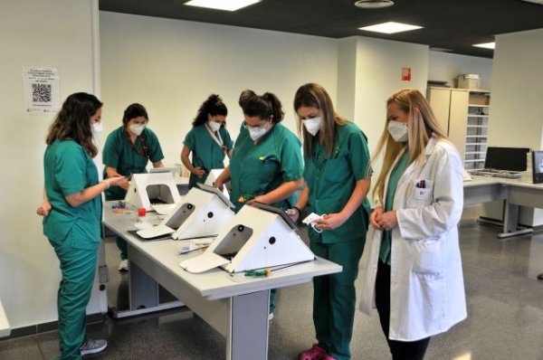 El Hospital Dr. Negrín celebra el I Curso de Cirugía Videoasistida con simulador dirigido a médicos residentes