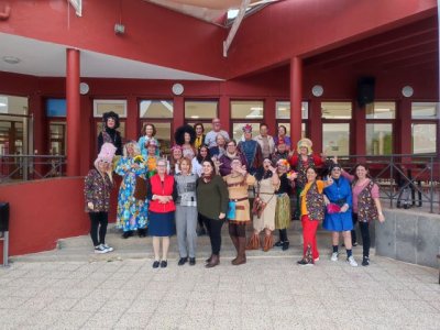 Gáldar: Participantes del programa &#039;Envejecimiento Activo&#039; celebran el Martes de Carnaval en el Club del Mayor