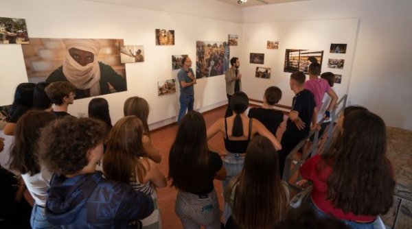 MORIA cuelga el cartel de “no hay entradas” en la inauguración de la 35 edición del Festival del Sur-Encuentro Teatral Tres Continentes