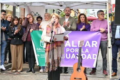 Gáldar da lectura al Manifiesto del 8M reconociendo el legado de las mujeres que precedieron la lucha por la igualdad